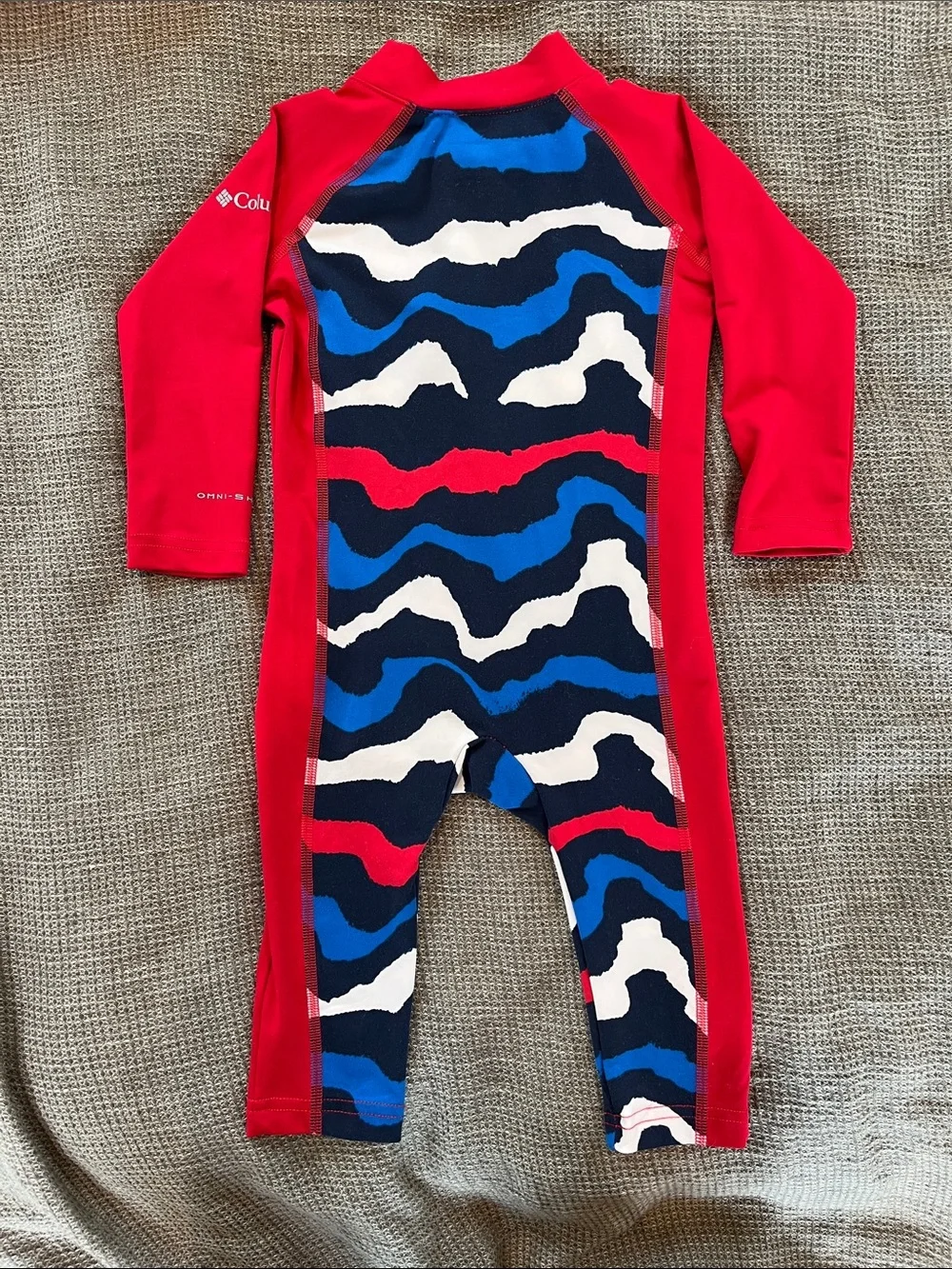 Columbia Red Long-Sleeve Kids Rashguard One-Piece with Blue & White Wave Pattern - Picture 2 of 4